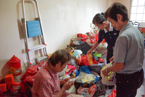 Clutter is visible the moment one enters Grandma Wong’s house. Photo by Nichelle Chan