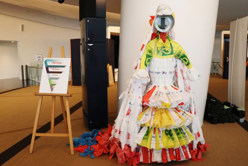 An elaborate gown made of 577 pieces of plastic bags caught many visitors’ eyes with its vibrant colours and eye-catching design. (Photo by Chai Yu Leong)