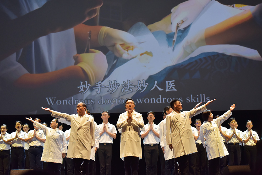 “A Tribute to the White Robe” (Photo by Lim Beng Chai)